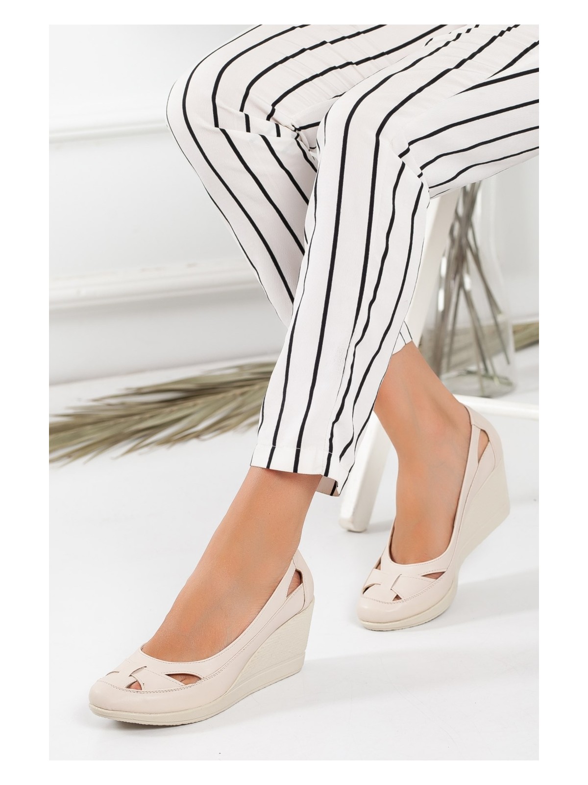 Dilimler Ayakkabı Dolgu Taban Ortopedik Siyah Kadın Dolgu Topuklu Ayakkabı - Görsel 4