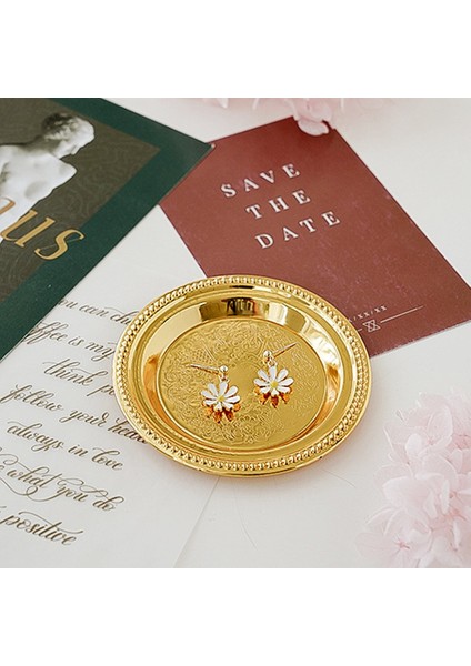 No.1 Tarzı Retro Metal Tepsi Yemek Tabakları Restoran Altın Servis Tepsisi Yuvarlak Tatlı Kek Aperatif Yemekleri Gümüş Saklama Tabağı Kore Çatal Bıçak Takımı (Yurt Dışından) modelleri