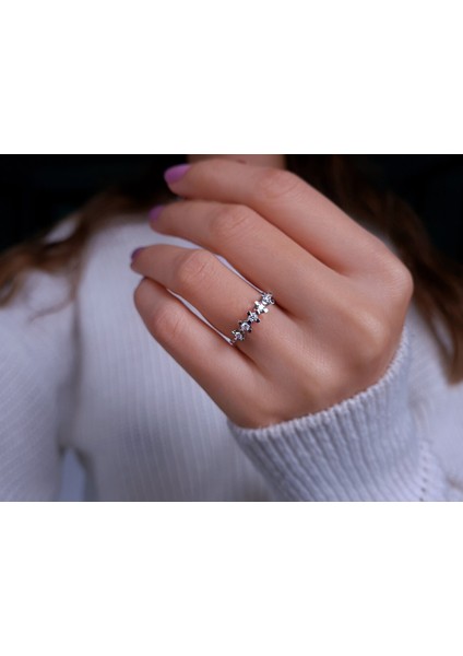F Renk 0,22 Karat Pırlanta 5 Taş Yüzük 0441R0027