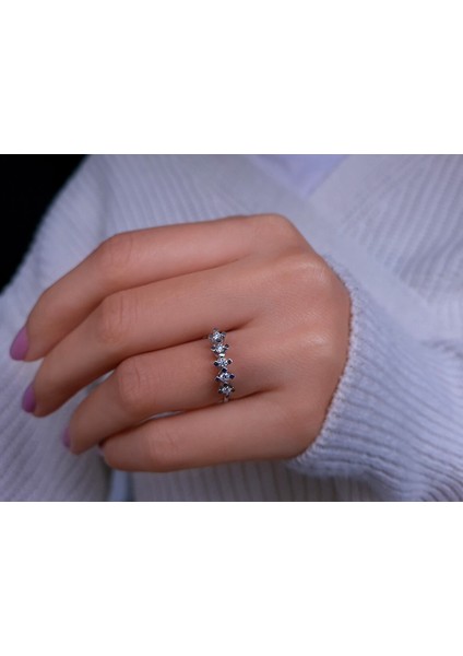 F Renk 0,22 Karat Pırlanta 5 Taş Yüzük 0441R0027