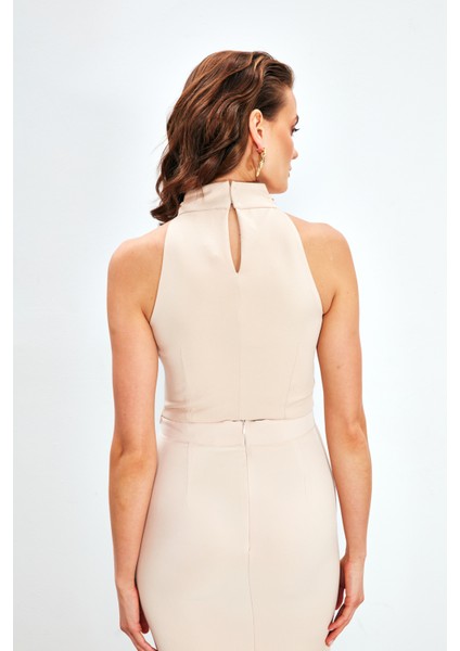 Zincir Aksesuarlı Crop Bluz - Bej fırsatları