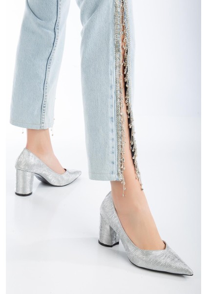 Simetrik Kesim Parlak Gümüş Kalın Topuk Stiletto fiyatları