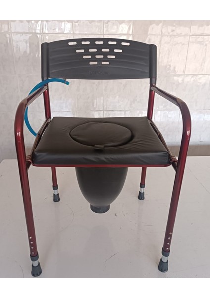Taharet Musluklu Döşemeli Seyyar Katlanabilir Hasta Yaşlı Tuvalet Sandalyesi Klozetli Wc Li Oturak modelleri