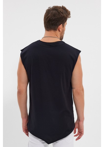 Geniş Yaka Asimetrik ve Pis Kesim Detaylı Sıfır Kol Tişört fırsatları