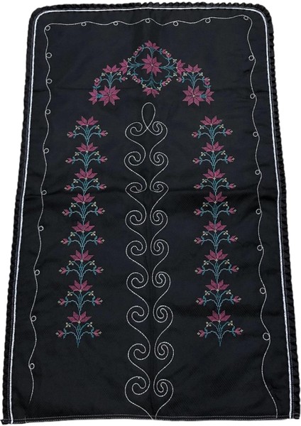 Çeyizlik Kanaviçe Etamin Işleme Nakışlı Siyah Seccade 70 x 120