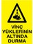 Vinç Yüklerinin Altında Durma İş Güvenliği Yapışkanlı Sticker 50X65 cm 1