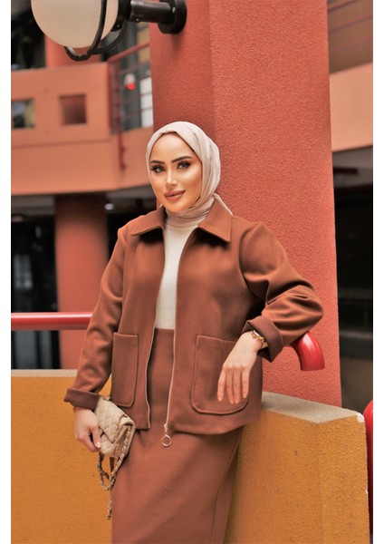 Fermuar ve Cep Detaylı Kaşe Etekli Takım