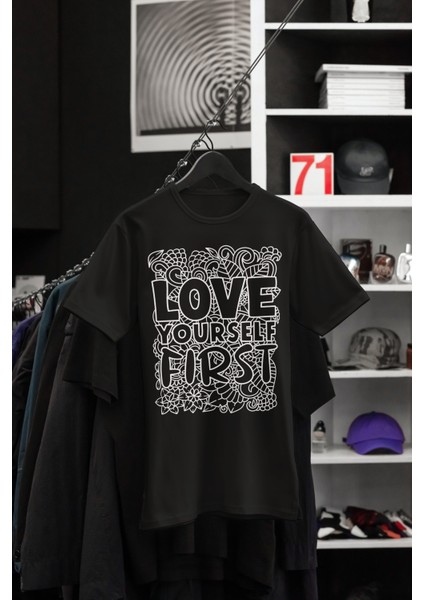 Love Yourself First Baskılı Kadın Tişört Siyah fiyatları