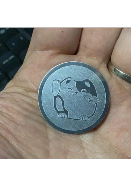 Şanslı Kedi Stili mm Lazer Desenli Metal Plaka Disk Demir Levha Mıknatıs Cep Telefonu Tutucu Için Demir Plaka Etiket Araç Telefonu Tutacağı Için (Yurt Dışından)