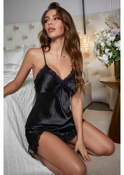 Dantelli Yırtmaçlı Saten Gecelik