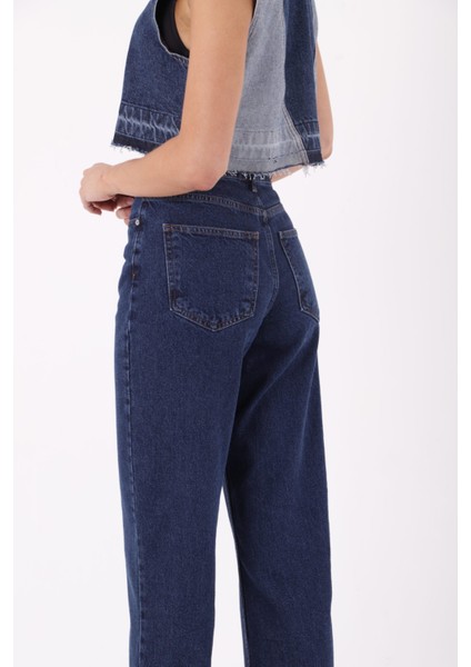 Paçaları Yırtmaç Detaylı Geniş Paçalı Rahat Jean Kadın Kot Pantolon Koyu Mavi Denim indirimleri