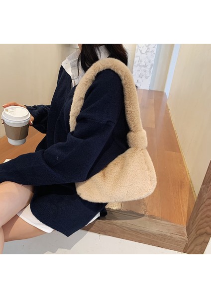 Deve Tarzı Moda Yeni Düz Renk Omuz Koltukaltı Çantası Kadın Peluş Yumuşak Sonbahar Kış Moda Kabarık Tote Çanta Bayan Seyahat Çantası (Yurt Dışından) indirimleri