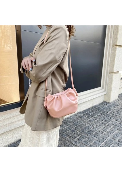 Sarı Stil 15X13X10CM Women's Premium Shoulder Bag New Fashion Niche Design Messenger Bag Female Wild Western Style Female Bag Mini Cloud Bag (Yurt Dışından) indirimleri