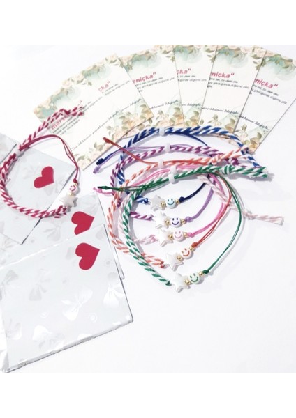 Altı Adet Marteniçka Kartlı Yıldızlı Gülen Yüzlü Marteniçka Bileklik modelleri