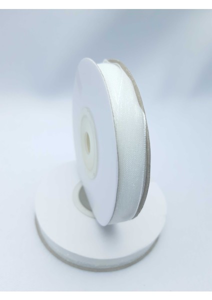 Beyaz Renkte 1 cm Organze Kurdele (1 Makara 25 Mt)