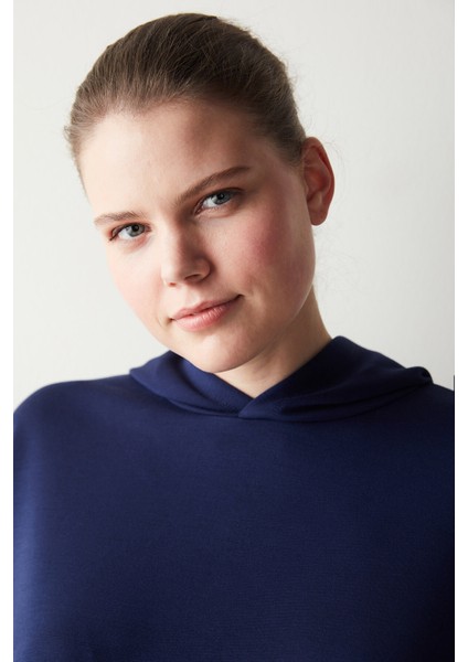Lacivert Kapüşonlu Silky Feel Sweatshirt indirimleri