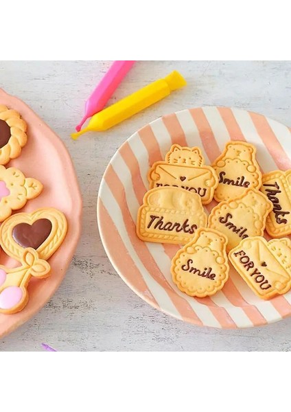 C Stili Sandviç Bisküvi Kalıbı 3D Kurabiye Presleme Kalıbı Çiçek Kalp Kalıbı Aşk Şekli Gün Pişirme Hayvan Meyve Noel Valentin N7J7 (Yurt Dışından) fırsatları