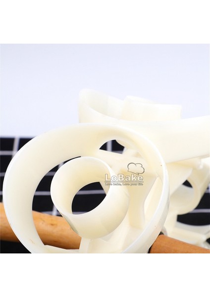 Çap 7.8cm Manuel Plastik 6-Daire Çörek Kesici Çörek Bisküvi Kurabiye Fondan Hamur Yapıcı Fırın Aletleri Için Ahşap Saplı (Yurt Dışından) fırsatları