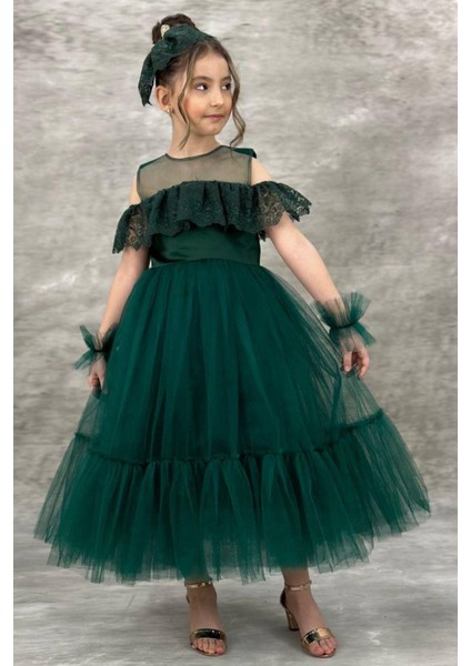 Kız Çocuk Yakası Transparan Omzu Açık Göğsü ve Kolları Güpür Işlemeli Yeşil Abiye