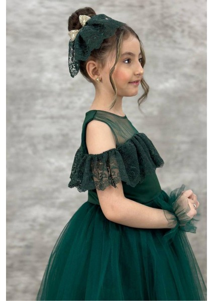 Kız Çocuk Yakası Transparan Omzu Açık Göğsü ve Kolları Güpür Işlemeli Yeşil Abiye fırsatları