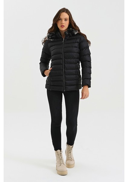 Kadın Siyah Kısa Mont Kaban Parke fırsatları