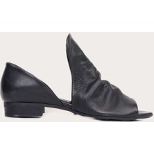 Bueno Shoes Deri Siyah Kadın Düz Sandalet