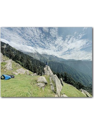 Cakatablo Ahşap Tablo Yamaç Paraşütçüsü Kayalıklar ve Bulutlu Gökler