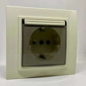 Zena Topraklı Priz Çerçeveli Kapaklı Krem