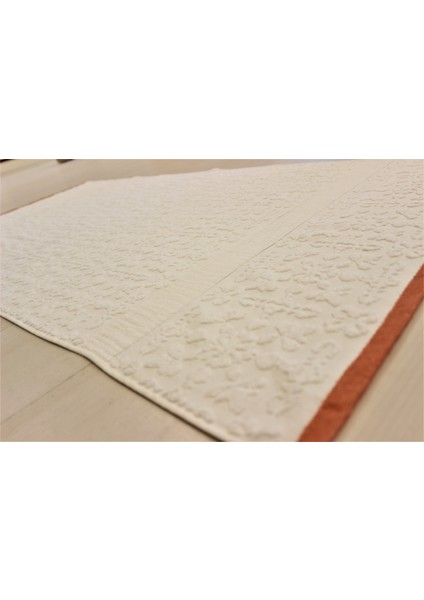 70x140 Krem Jakarlı Çiçek Desenli Bordürlü Banyo Havlusu
