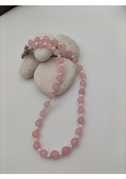 Pembe Kuvars ve Inci Kolyesi