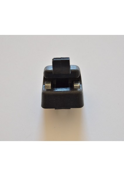 W123 W124 W126 W140 W201 Ön Cam Güneşlik Braketi Siyah 1268100012