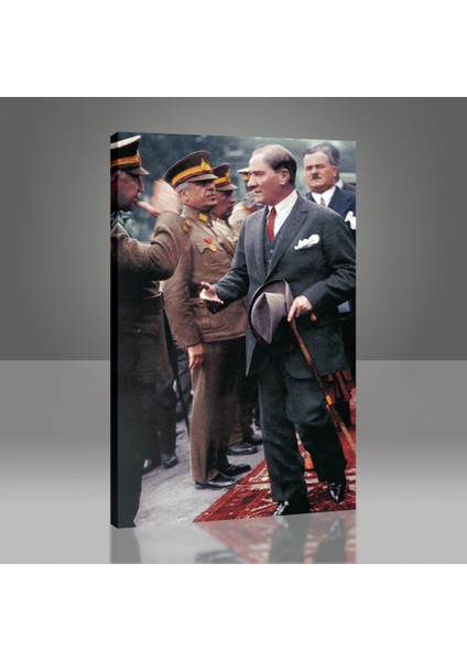 Atatürk Selamlaşırken Tablo