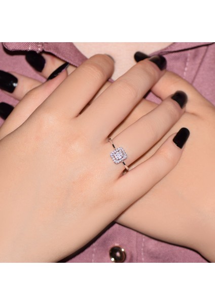 0.18 ct Baget Kare Tektaş Yüzük