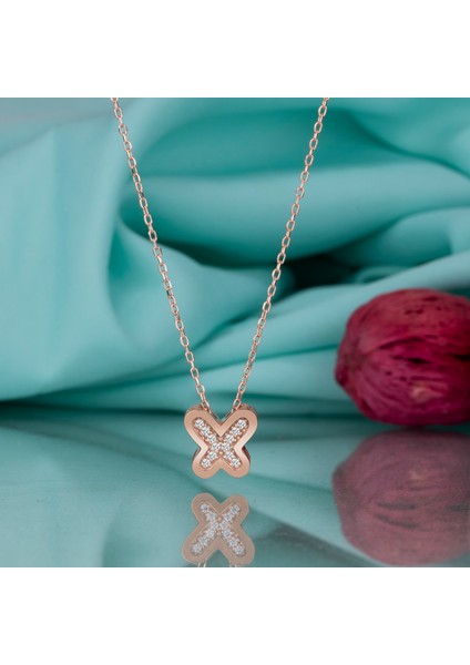 Gümüş Kolye Taşlı Kelebek Temalı Rose Kaplama Kadın Kolye