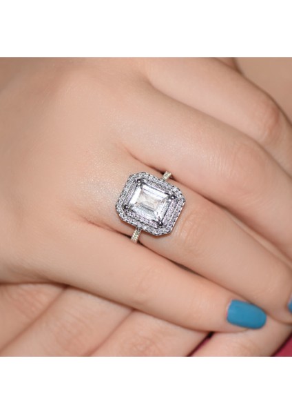 3 Karat Görünümlü Baget Kesim Beyaz Altın Yüzük fiyatları