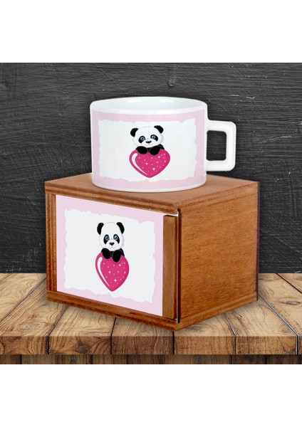 Kalp Tutan Masum Panda Tasarımlı Ahşap Doğal Kutulu Kupa