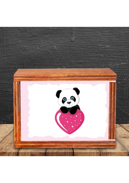 Kalp Tutan Masum Panda Tasarımlı Ahşap Doğal Kutulu Kupa