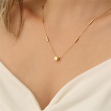 Nox Jewelry 14 Ayar Mikron Altın Kaplama Modern ve Zarif Küp Gümüş Kolye  - CN00166