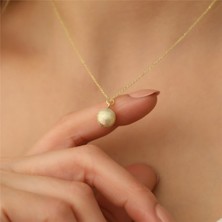 Nox Jewelry 14 Ayar Altın Mikron Kaplama Yüzeyi Desenli Top Figürlü Gümüş Kolye - CN00158