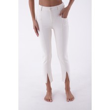 Önü Ekstra Dikişli ve Paçaları Yırtmaçlı Cepli Yüksek Belli Mom Fit Kadın Kot Pantolon Doğal Denim