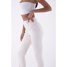 Önü Ekstra Dikişli ve Paçaları Yırtmaçlı Cepli Yüksek Belli Mom Fit Kadın Kot Pantolon Doğal Denim