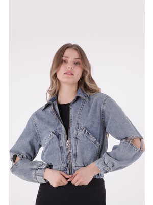 Kolları Bağlantı Detaylı Klasik Yakalı Cepli ve Astarsız Bomber Crop Kadın Kot Ceket Ortamavi Denim