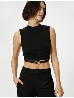 Koton Dik Yaka Crop Atlet Metal Aksesuar Detaylı