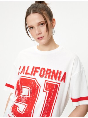 Koton Kolej Tişört Rahat Kalıp Pamuklu Kısa Kollu Bisiklet Yaka