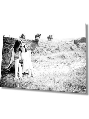 Siyah Beyaz  Aile  Kadın Çocuk  Arkadaş Cam TABLOMIYREM36X23-MIYREM