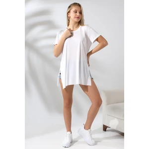 Kolları Katlamalı Yanları Yırtmaçlı Salaş T-Shirt 19598 Beyaz