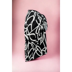 Siyah Beyaz Geometrik Desenli Uzun Pareo Saten Iç Göstermez Kadın Plaj Elbisesi Yeni Sezon