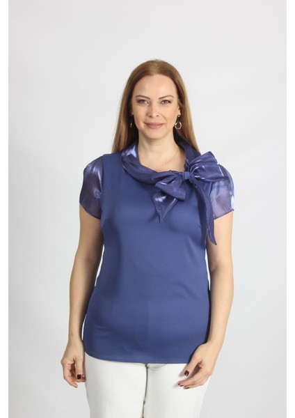 Yakası Fiyonk Detaylı Saten Bluz