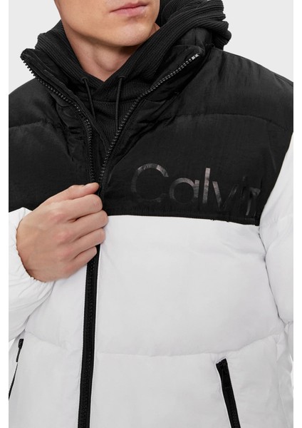 Logolu Renk Bloklu Dik Yaka Su Itici Mont J30J324667YAF Erkek Mont J30J324667 Yaf fırsatları