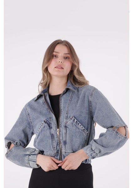 Kolları Bağlantı Detaylı Klasik Yakalı Cepli ve Astarsız Bomber Crop Kadın Kot Ceket Ortamavi Denim
